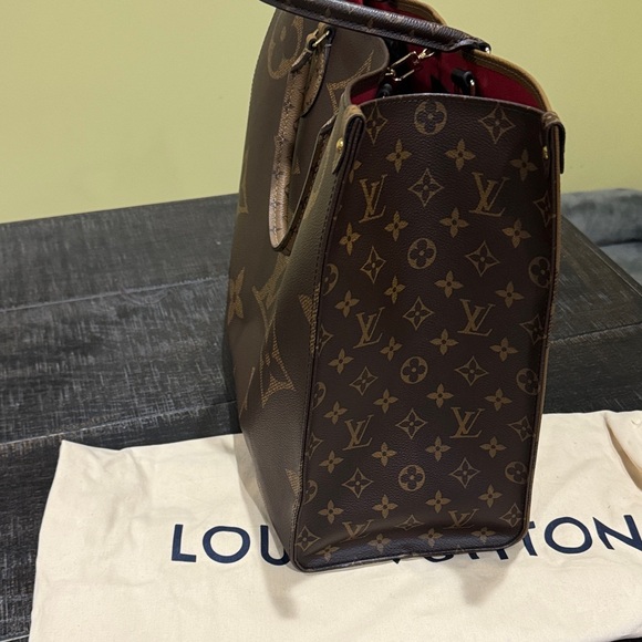 Louis Vuitton OnTheGo GM Brown and Gold Monogram Tote - Picture 3 of 14